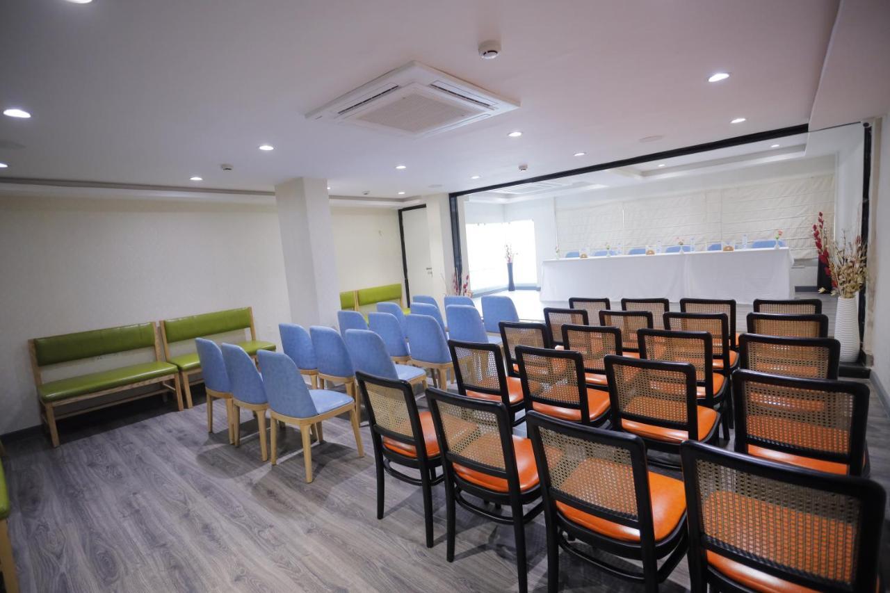 The Avenue Hotel Ballygunge Колката Екстер'єр фото